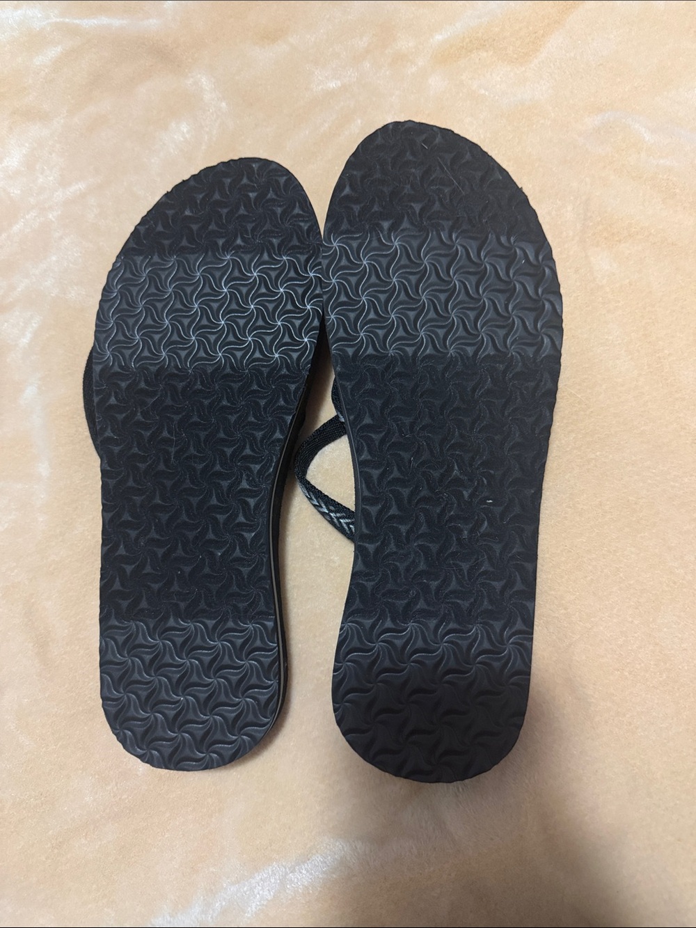 NWOT Teva Olowahu sandals - Picture 3 of 4